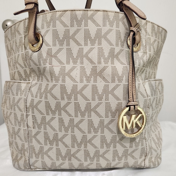 Large Michael Kors tote and matching wallet - Picture 2 of 16